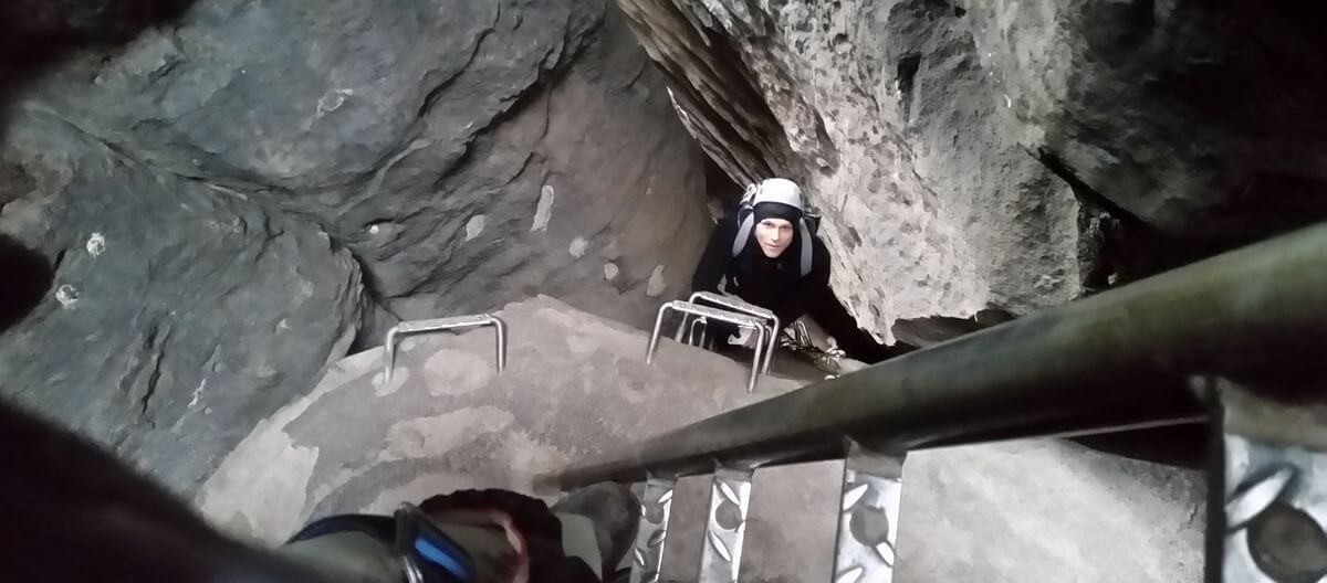 Tobias Dazenko im Klettersteig Häntzschelstiege im Nationalpark Sächsische Schweiz Tobias Dazenko im Klettersteig Häntzschelstiege im Nationalpark Sächsische Schweiz - 7summits4help-Blog
