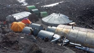 Der Blick auf das Elbrus-Highcamp auf ca. 3.700m