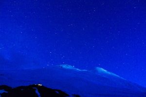 Der Elbrus bei Nacht vom Highcamp aus fotografiert