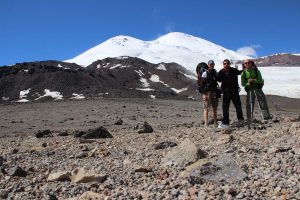 Nicolas Scheidtweiler, Mahmoud Seiam, Anton Shagin auf dem Weg zum Highcamp