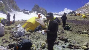 Abbau der Zelte im Camp Cólera vorm Abstieg vom Aconcagua Richtung Plaza de Mulas
