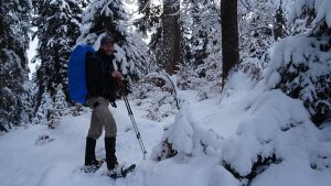 Nicolas Scheidtweiler beim Aufstieg in Schneeschuhen