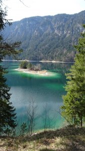 Smaragd-grüner Eibsee - Wandern in Garmisch - Bärenfalle - Seealpe - Eibsee - 7summits4help