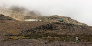 Blick auf die Mawenzi Tarn Hut - 7summits4help auf dem Kilimanjaro via Rongai-Route