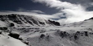 4:30 Uhr: Blick vom Gilmans Point auf den Uhuru Peak - 7summits4help auf der Uhuru Peak des Kilimanjaro