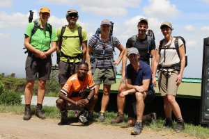 Das Team beim Start zum Simba-Camp
