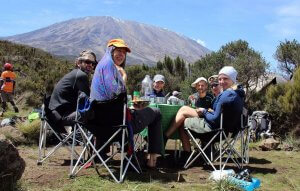 Mittagessen an der Second Cave - 7summits4help auf dem Kilimanjaro via Rongai-Route