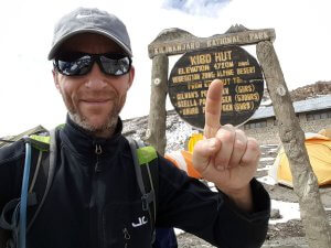 Nicolas Scheidtweiler an der Kibo Hut - 7summits4help auf dem Kilimanjaro via Rongai-Route