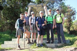 Team-Start am Simba-Camp - 7summits4help auf dem Kilimanjaro via Rongai-Route