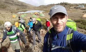 Wandern am Ruhetag in der Mawenzi Tarn Hut - 7summits4help auf dem Kilimanjaro via Rongai-Route