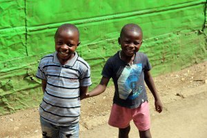 Glückliche Kinder im Mathare Valley - 7summits4help in Kenia