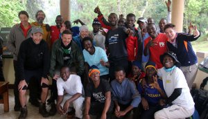 Tip-Zeremonie am Marangu-Gate - 7summits4help auf dem Kilimanjaro via Rongai-Route