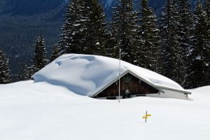Schneehöhe circa 2 Meter: Mit Welt der Dächer auf dem Ochsenälpeleskopf - 7summits4help Fundraising (2)