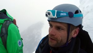 Toby erschöpft an der Königsspitze - Alpinschule Ortler mit Jacopo Compagnoni