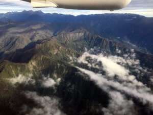 Anflug auf Illaga in Papua - 7summits4help an der Carstensz-Pyramide
