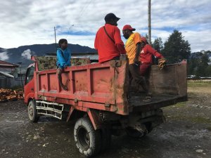 Unser Transport vom Airfield in Illaga