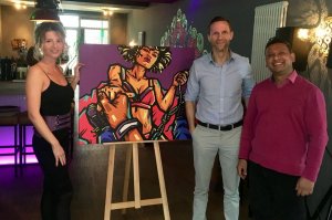 v.l. Sandra Kowalski, Nicolas Scheidtweiler, Subry bin Ahamed beim After-Work-Fundraising im Jaya