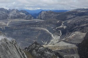 Die Grasbergmine neben der Carstensz-Pyramide - Zweite Besteigung für 7summits4help