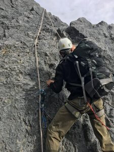 Nicolas Scheidtweiler beim Einstieg zur Carstensz-Pyramide