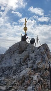 Auf dem Gipfel der Zugspitze über den Stopselsteig