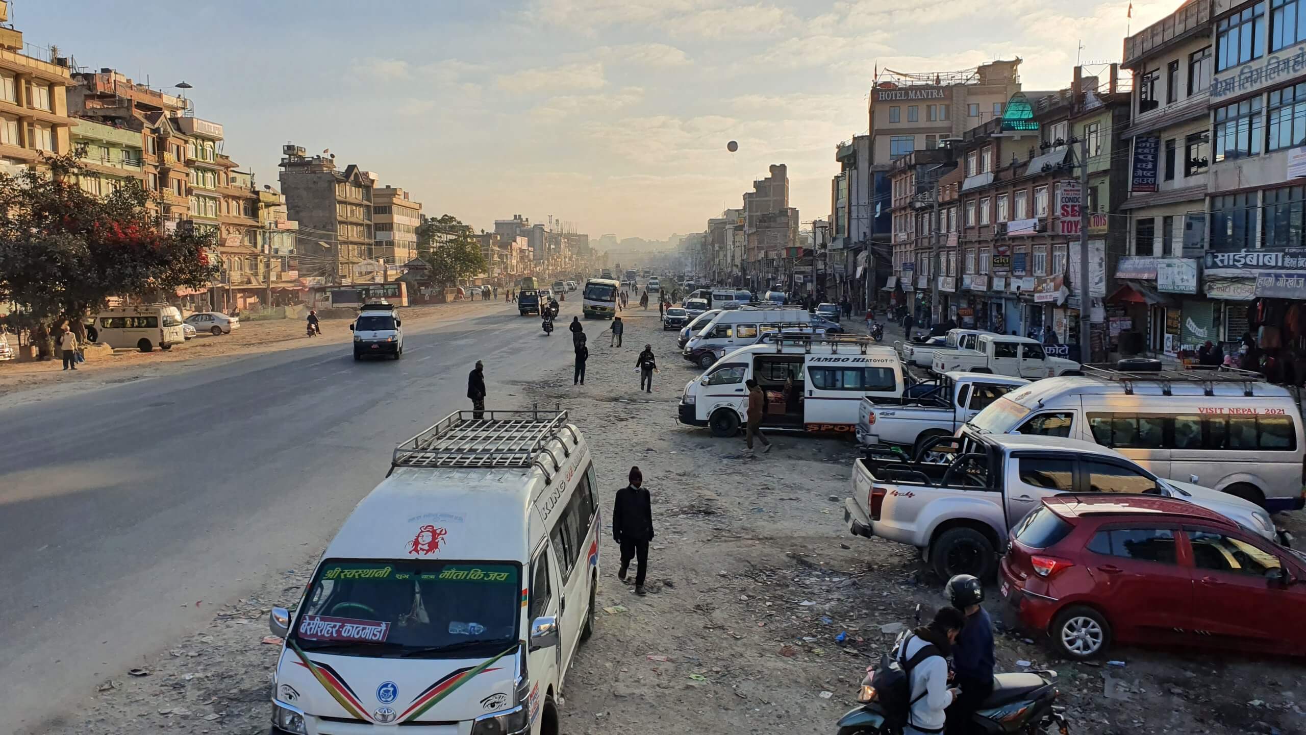 Eine Erstbesteigung im Himalaya - Im Bus von Kathmandu nach Besisahar