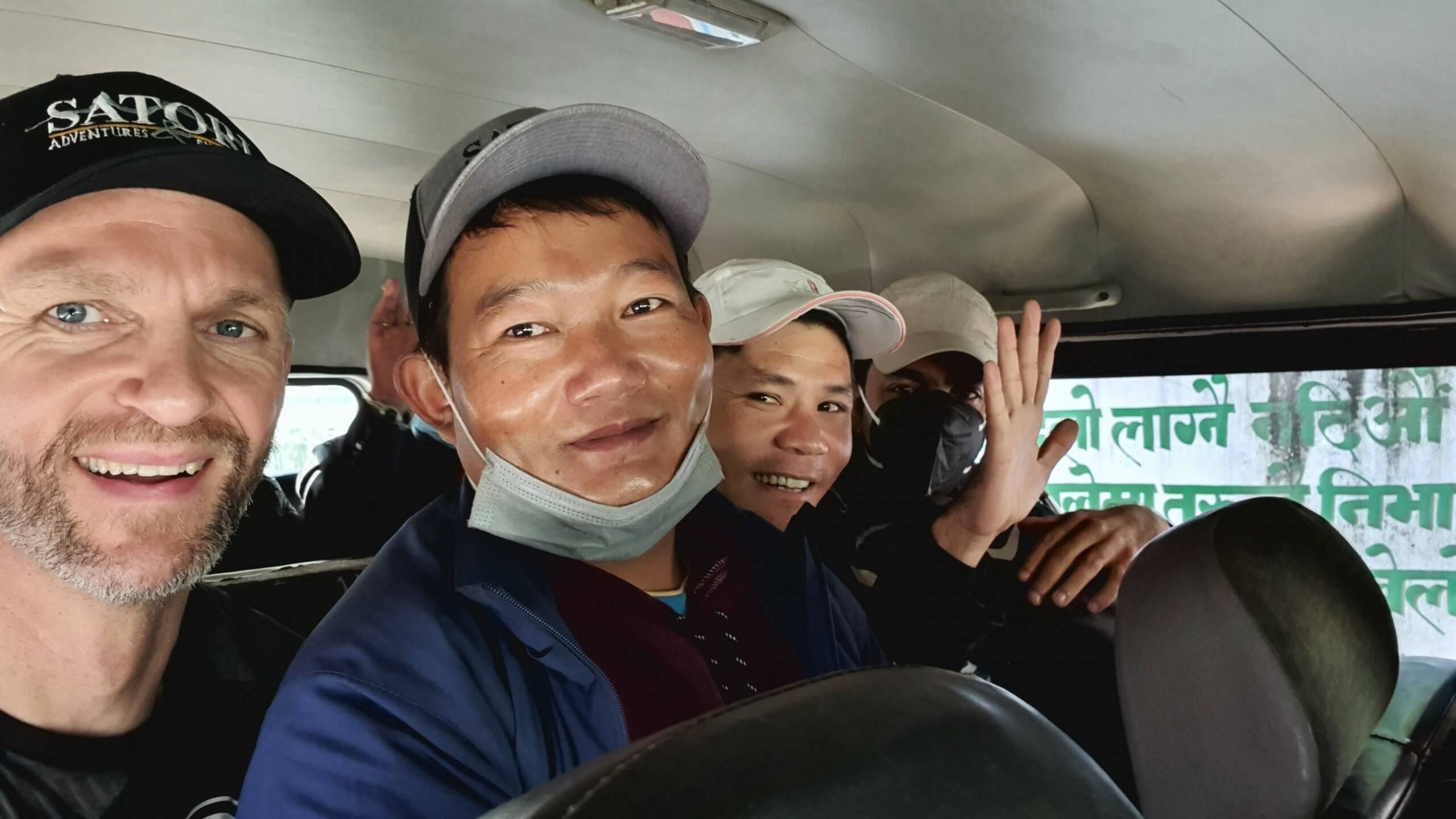 Im Jeep nach Manang - Erstbesteigung im Himalaya