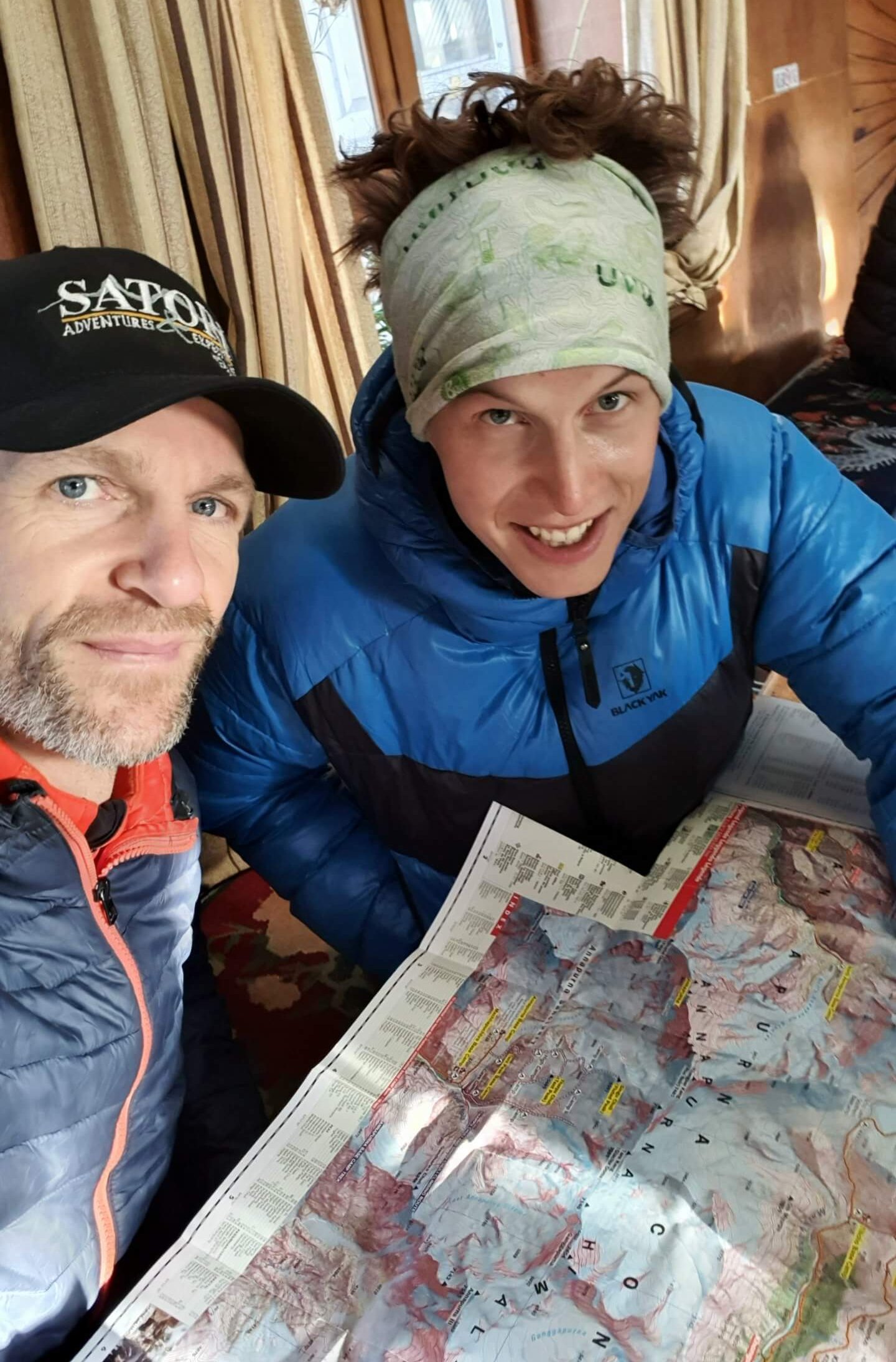Jost Kobusch und Nicolas Scheidtweiler besprechen ihre Expedition